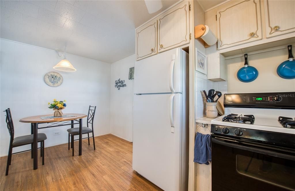 На продажу: $129,900 (2 спален, 1 ванн, 792 Квадратных фут)