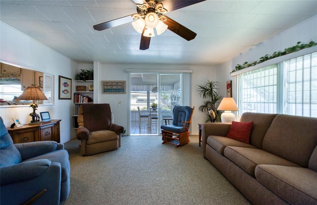 На продажу: $129,900 (2 спален, 1 ванн, 792 Квадратных фут)