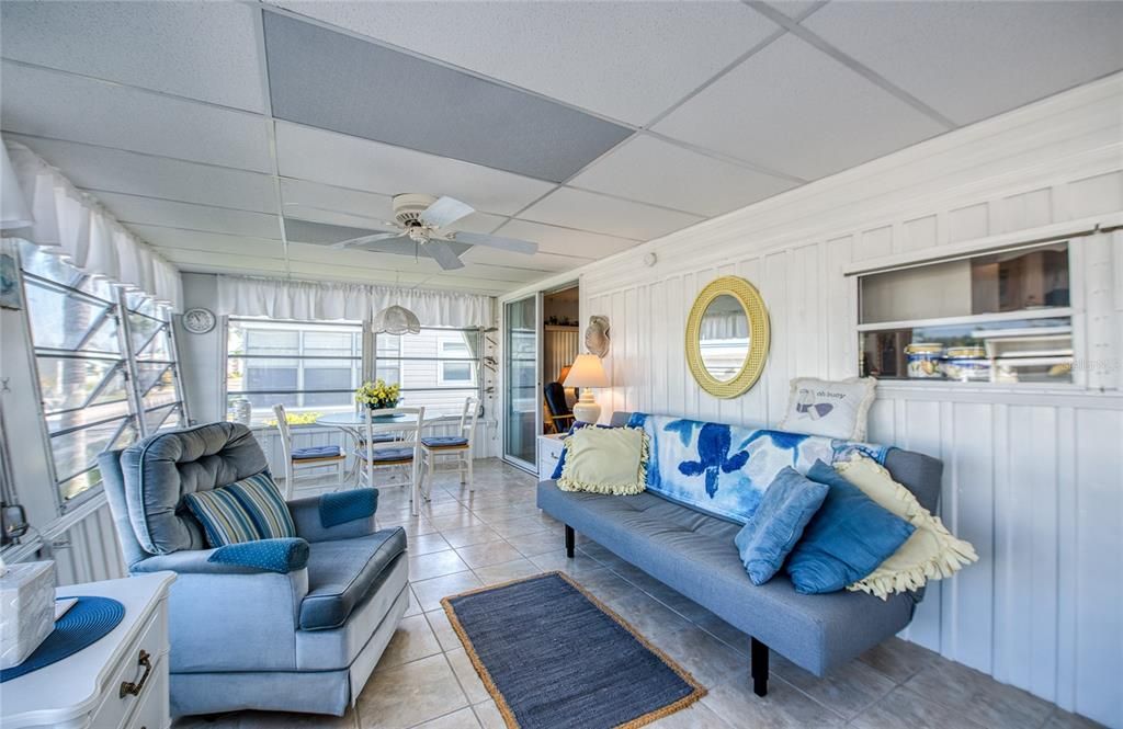 На продажу: $129,900 (2 спален, 1 ванн, 792 Квадратных фут)