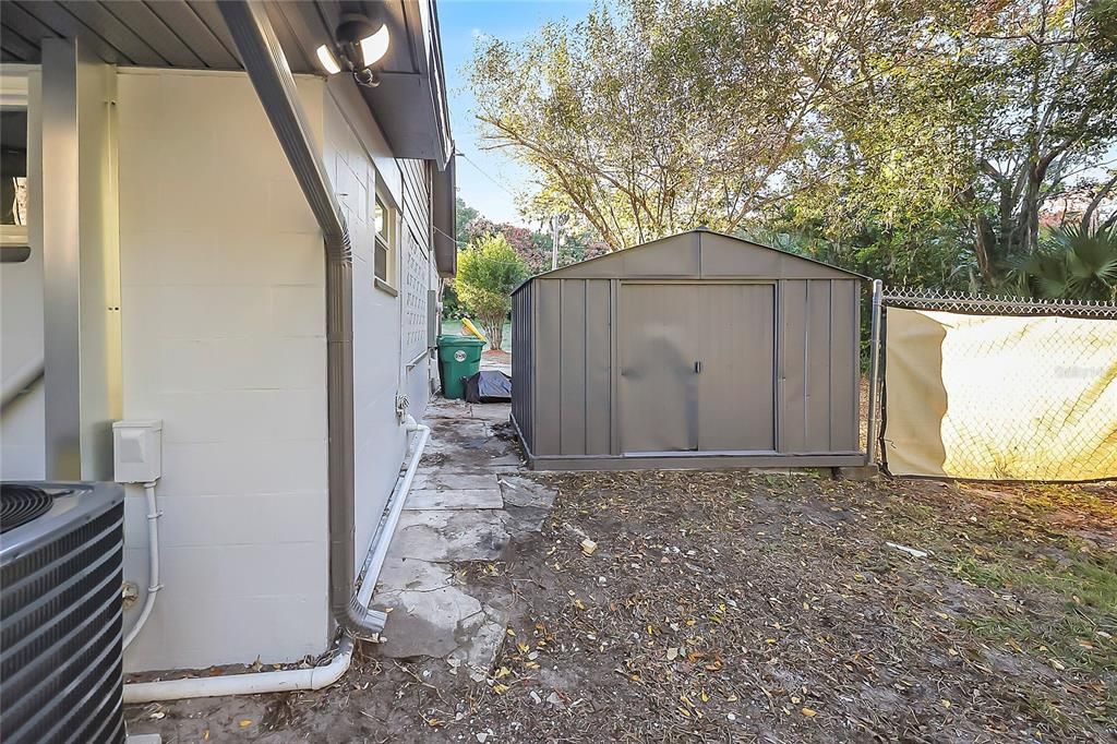 合同活跃: $235,000 (2 贝兹, 2 浴室, 1068 平方英尺)