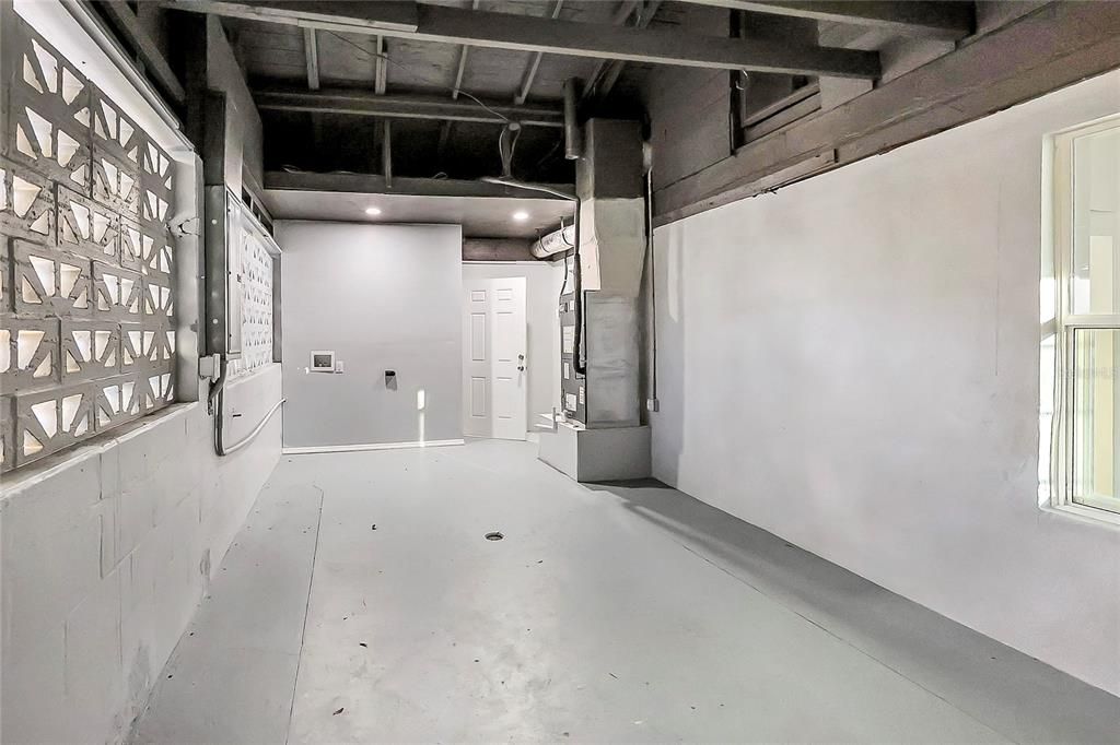 合同活跃: $235,000 (2 贝兹, 2 浴室, 1068 平方英尺)