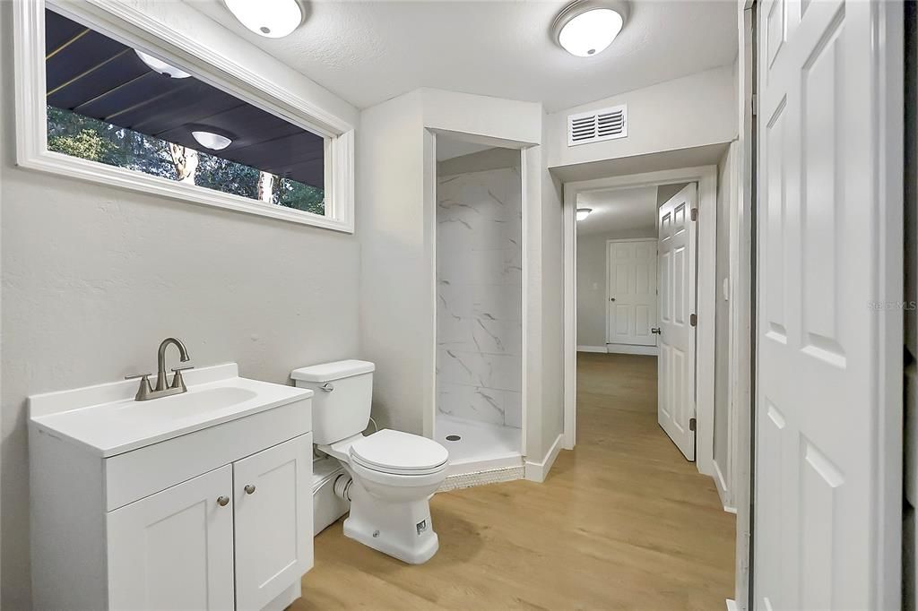 合同活跃: $235,000 (2 贝兹, 2 浴室, 1068 平方英尺)