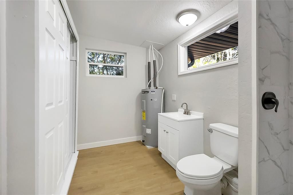 合同活跃: $235,000 (2 贝兹, 2 浴室, 1068 平方英尺)