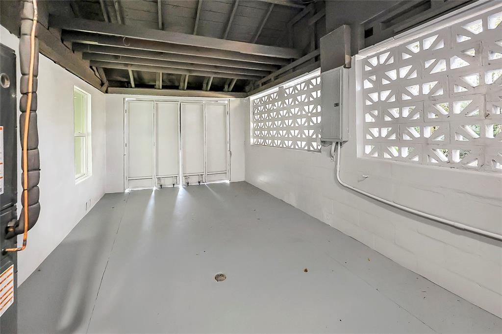 合同活跃: $235,000 (2 贝兹, 2 浴室, 1068 平方英尺)