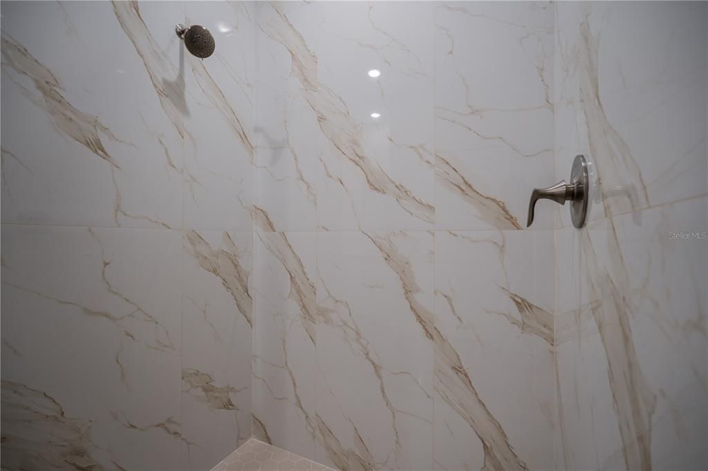 Activo con contrato: $299,000 (3 camas, 2 baños, 1543 Pies cuadrados)