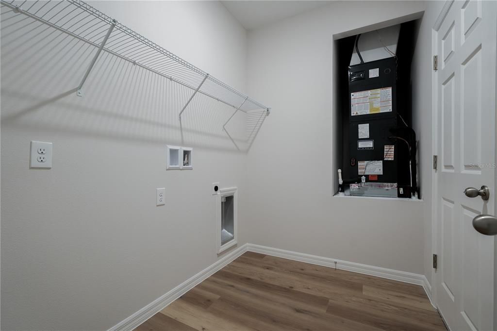 Activo con contrato: $299,000 (3 camas, 2 baños, 1543 Pies cuadrados)