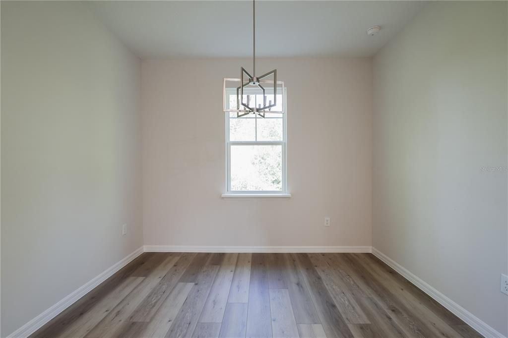 Activo con contrato: $299,000 (3 camas, 2 baños, 1543 Pies cuadrados)