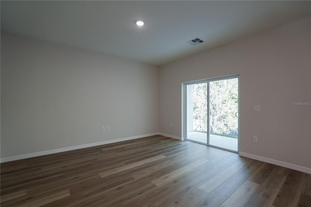 Activo con contrato: $299,000 (3 camas, 2 baños, 1543 Pies cuadrados)