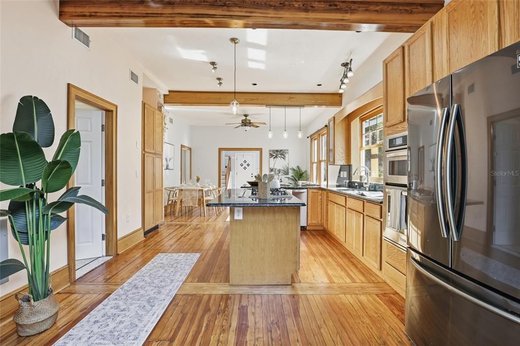 Active With Contract: $549,900 (4 beds, 3 baths, 2356 Square Feet)