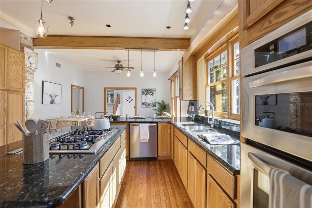 Active With Contract: $549,900 (4 beds, 3 baths, 2356 Square Feet)