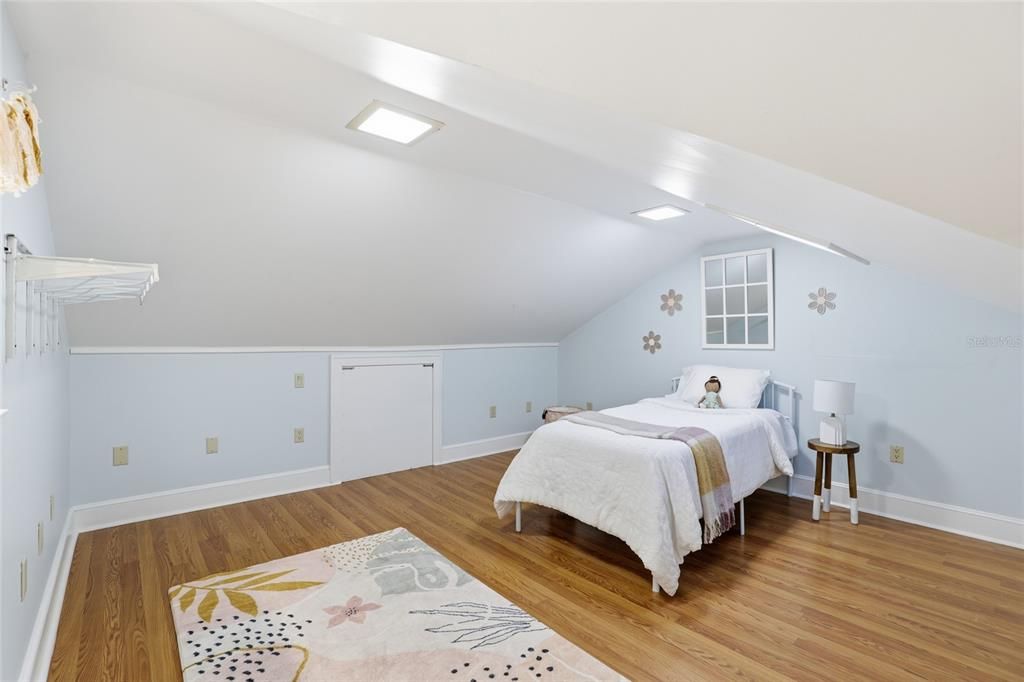 Active With Contract: $549,900 (4 beds, 3 baths, 2356 Square Feet)