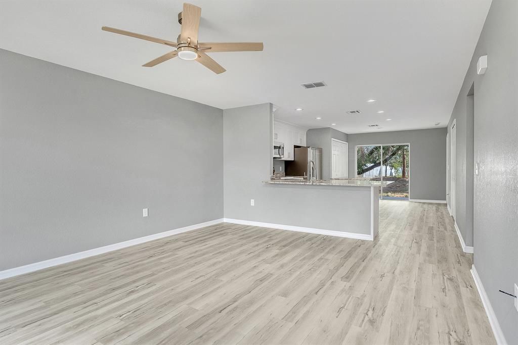 待售: $285,000 (3 贝兹, 2 浴室, 1322 平方英尺)