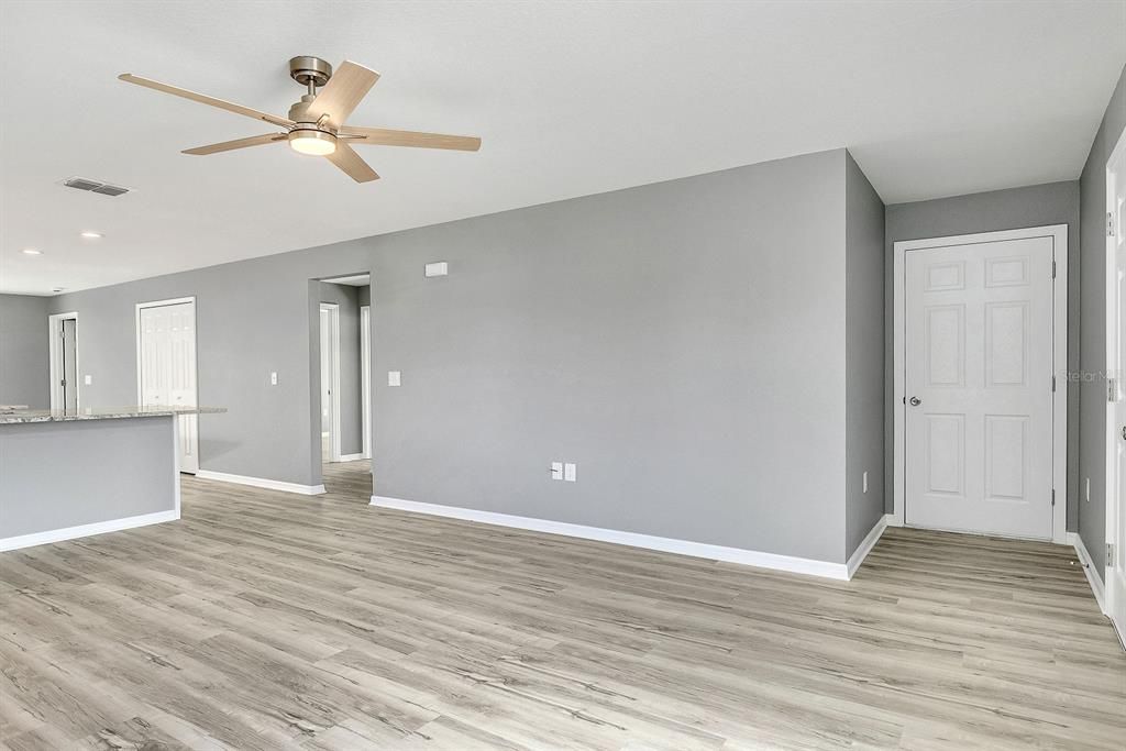 待售: $285,000 (3 贝兹, 2 浴室, 1322 平方英尺)