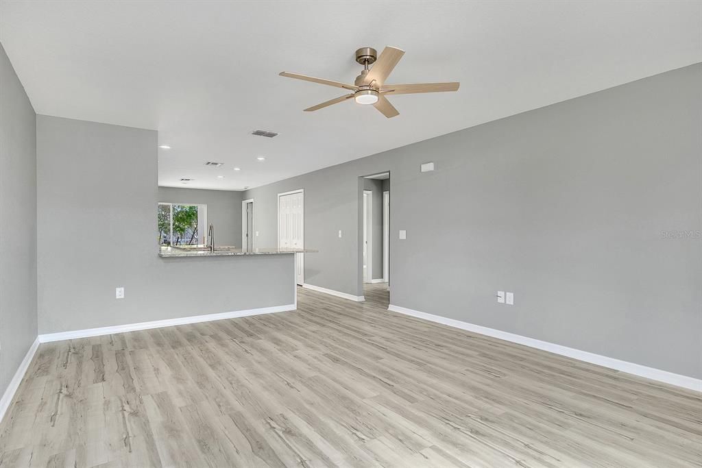 待售: $285,000 (3 贝兹, 2 浴室, 1322 平方英尺)