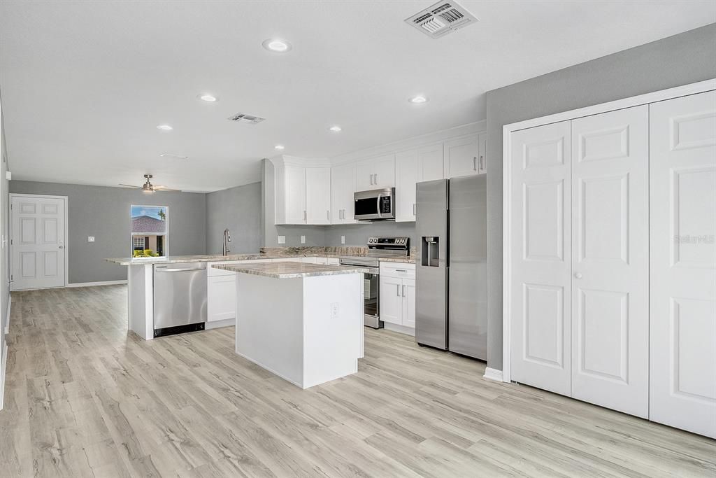 待售: $285,000 (3 贝兹, 2 浴室, 1322 平方英尺)