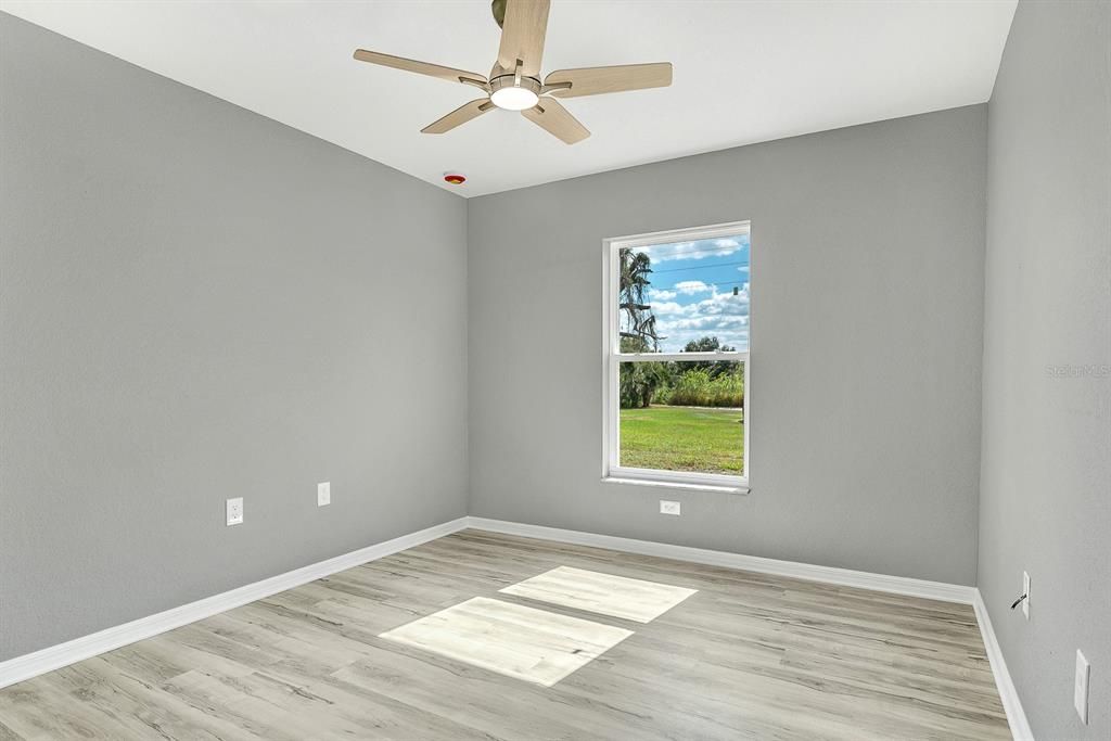 待售: $285,000 (3 贝兹, 2 浴室, 1322 平方英尺)