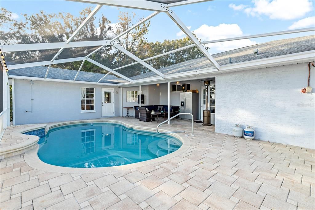 Active With Contract: $364,900 (3 beds, 2 baths, 1883 Square Feet)