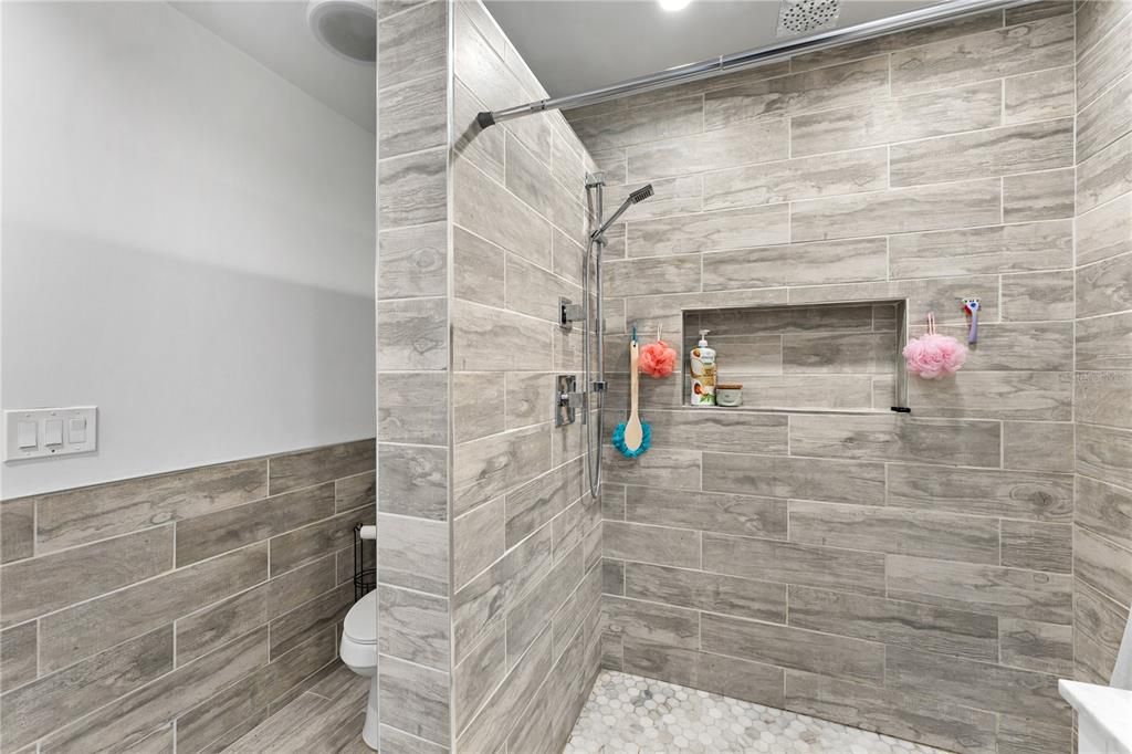 Active With Contract: $364,900 (3 beds, 2 baths, 1883 Square Feet)