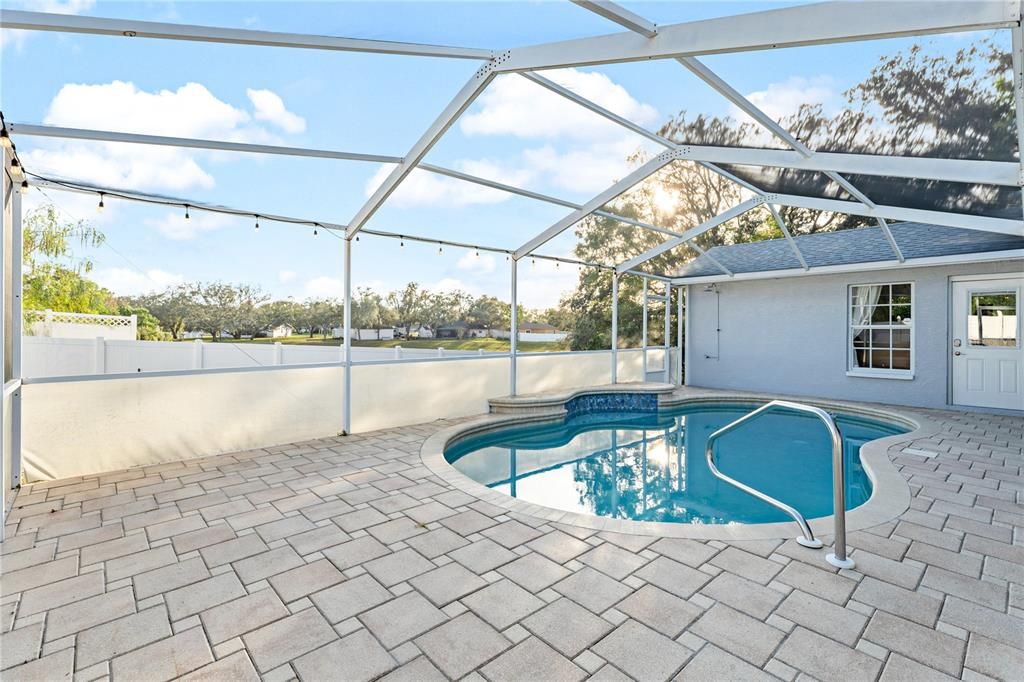 Active With Contract: $364,900 (3 beds, 2 baths, 1883 Square Feet)