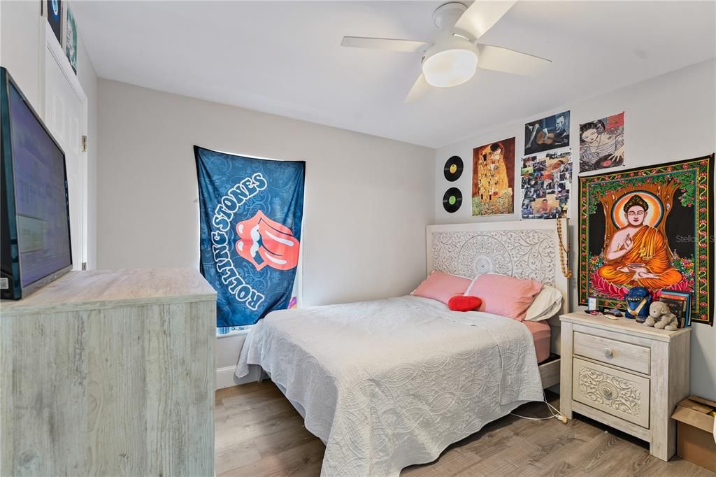 Active With Contract: $364,900 (3 beds, 2 baths, 1883 Square Feet)