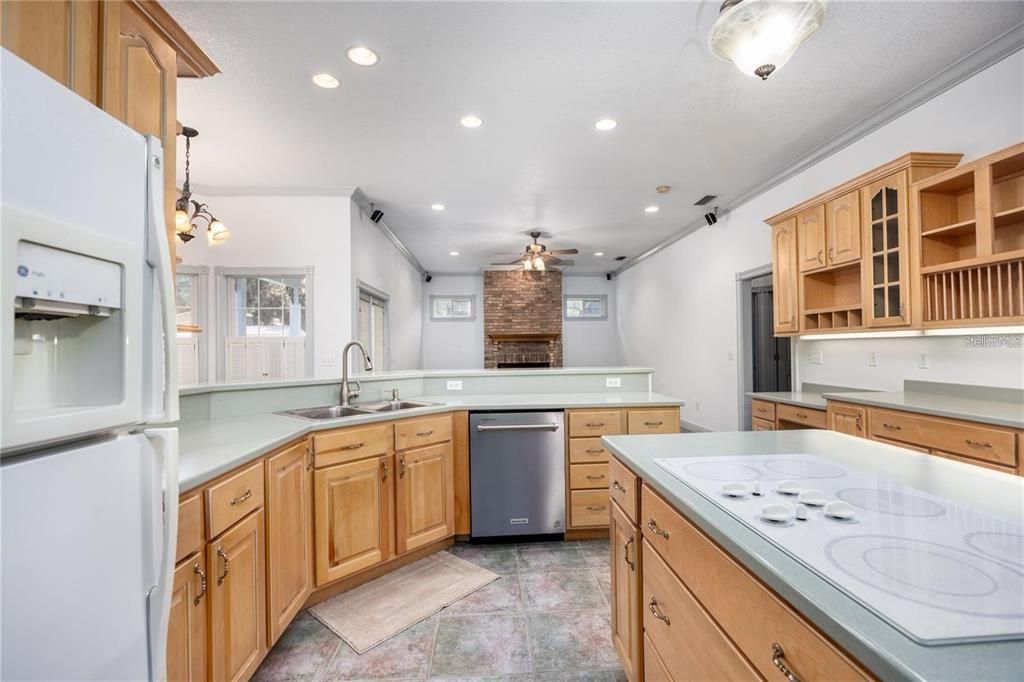 For Sale: $525,000 (4 beds, 3 baths, 3734 Square Feet)