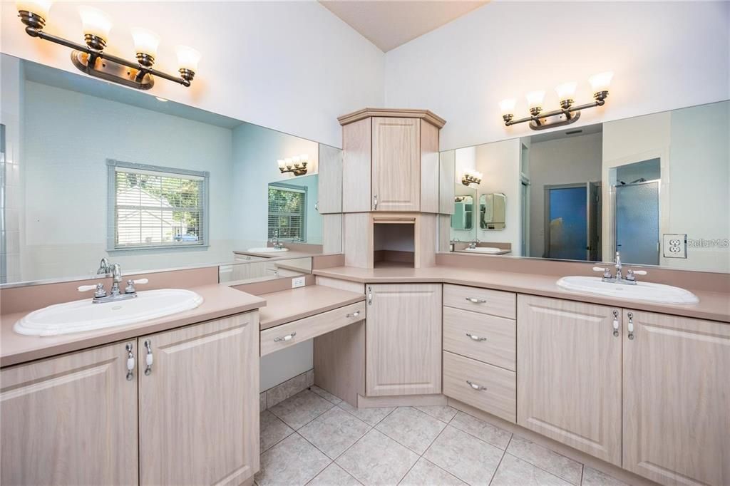 For Sale: $525,000 (4 beds, 3 baths, 3734 Square Feet)