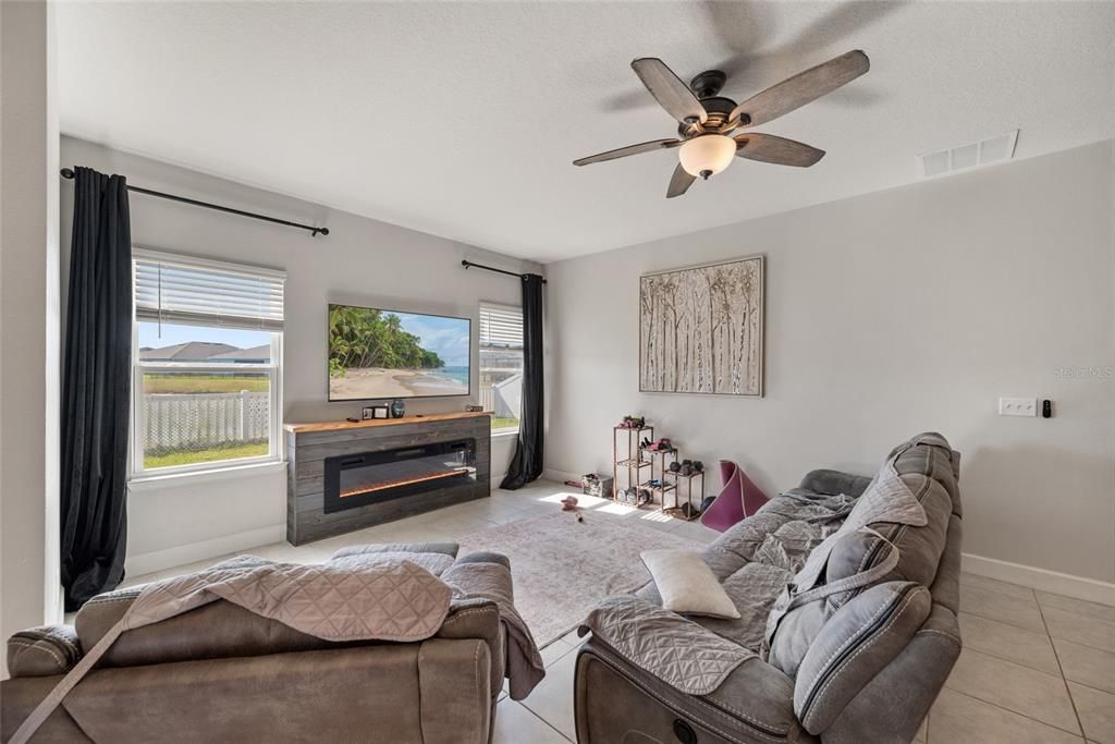 For Sale: $419,900 (4 beds, 2 baths, 2378 Square Feet)