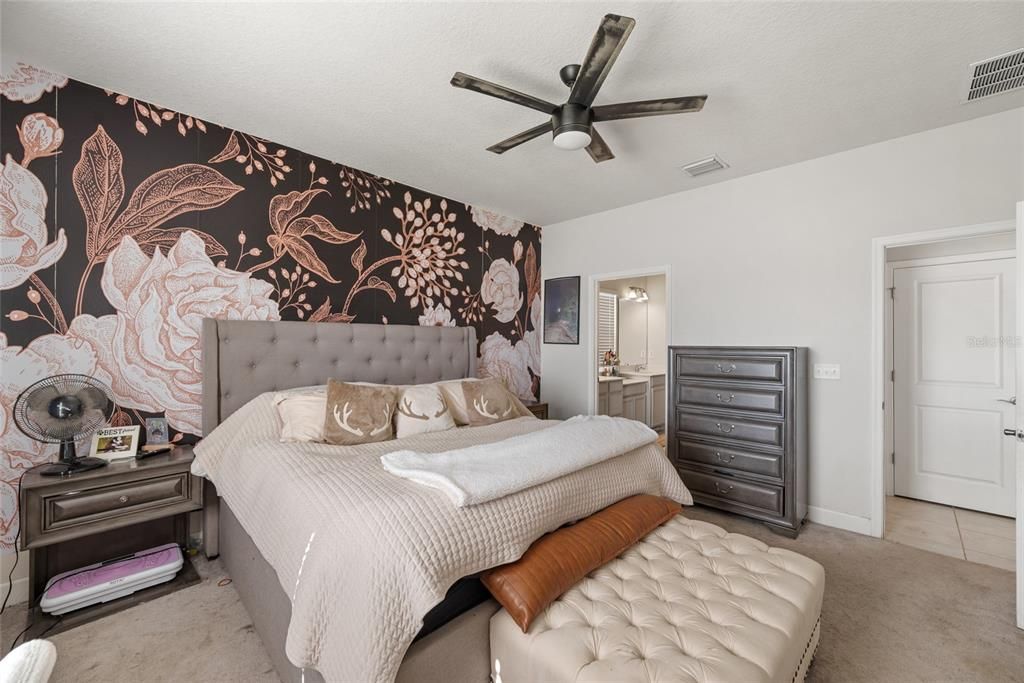 For Sale: $419,900 (4 beds, 2 baths, 2378 Square Feet)