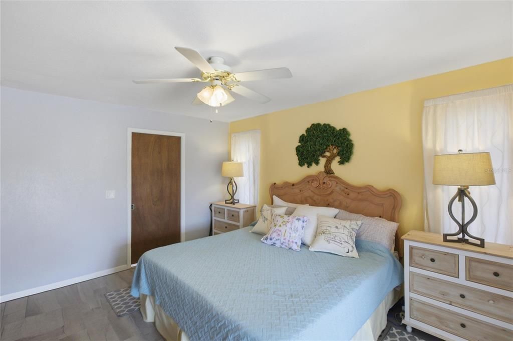 Active With Contract: $425,000 (3 beds, 2 baths, 1528 Square Feet)