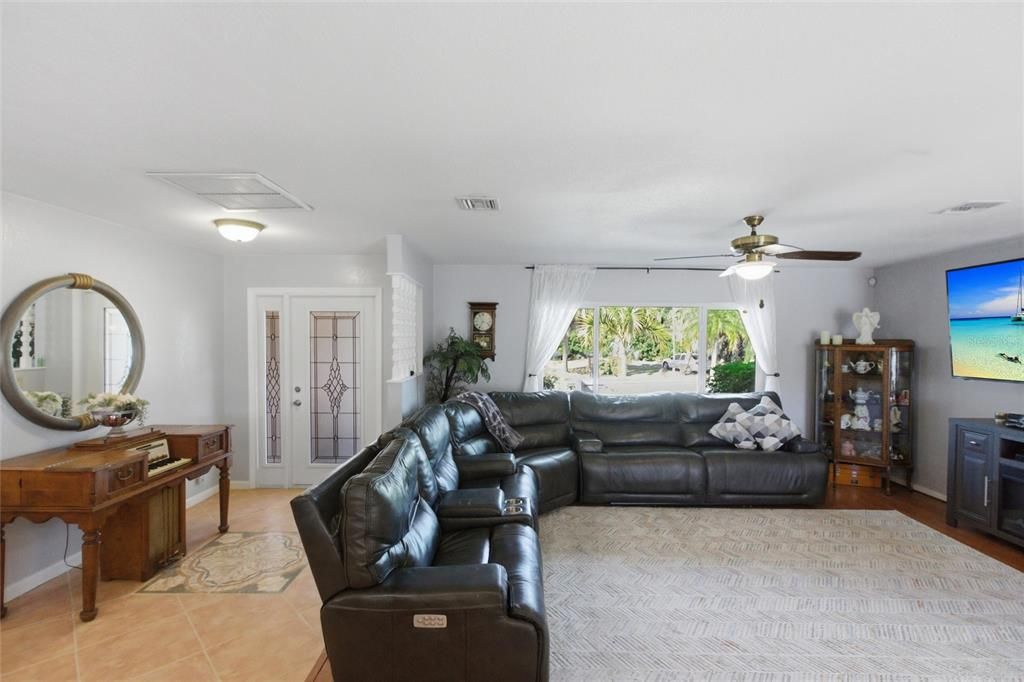 Active With Contract: $425,000 (3 beds, 2 baths, 1528 Square Feet)