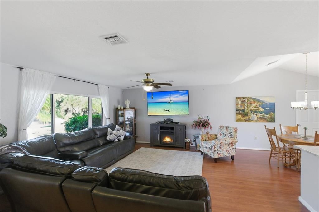 Active With Contract: $425,000 (3 beds, 2 baths, 1528 Square Feet)