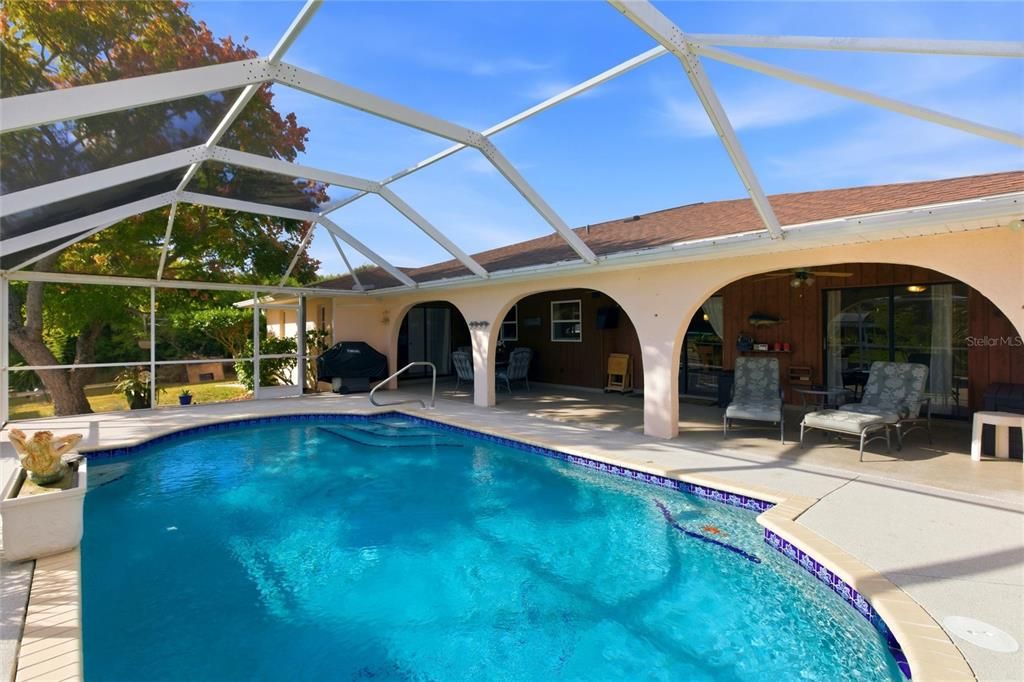 Active With Contract: $425,000 (3 beds, 2 baths, 1528 Square Feet)