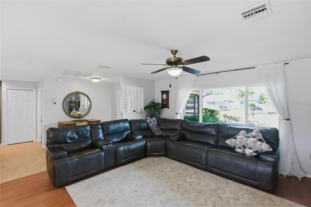 Active With Contract: $425,000 (3 beds, 2 baths, 1528 Square Feet)