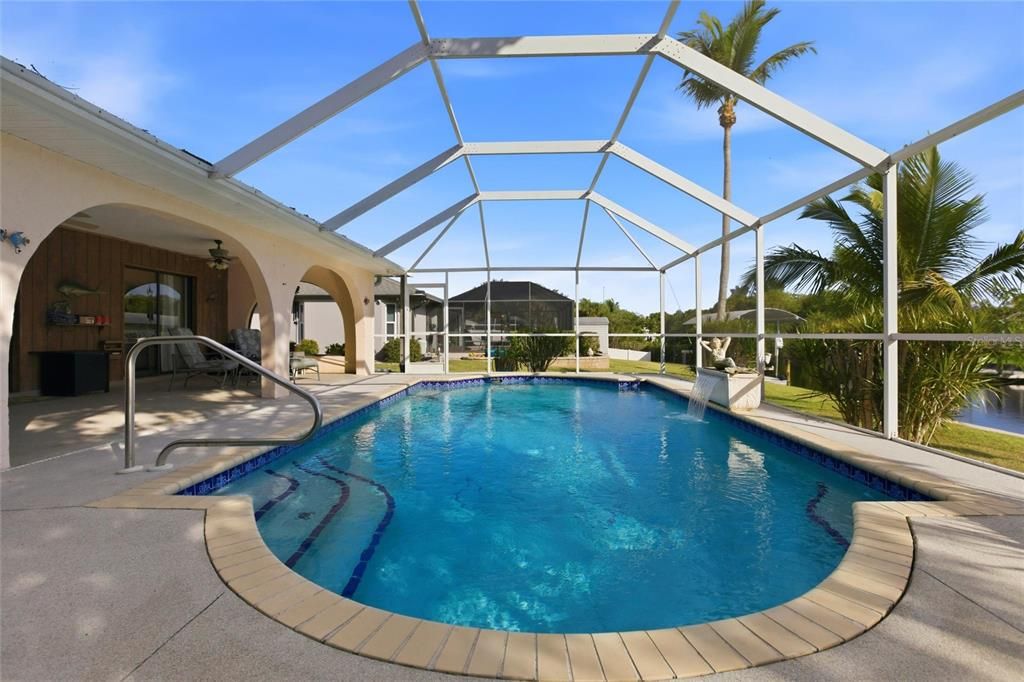 Active With Contract: $425,000 (3 beds, 2 baths, 1528 Square Feet)