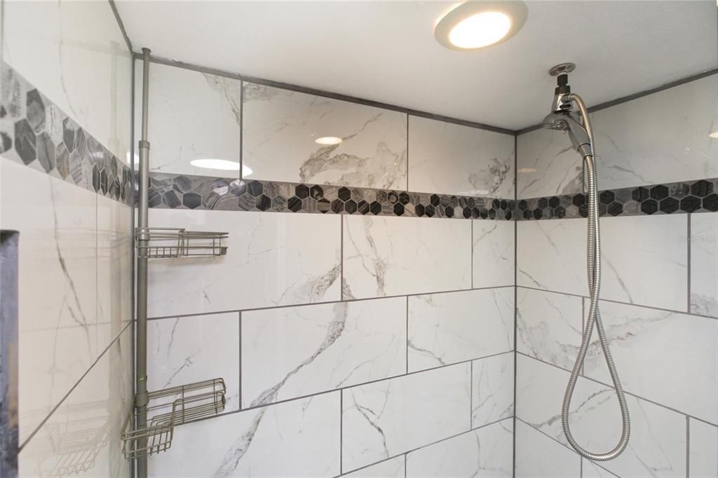 Active With Contract: $425,000 (3 beds, 2 baths, 1528 Square Feet)