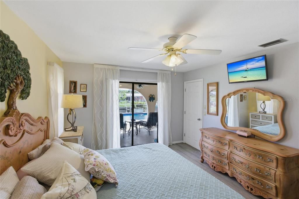 Active With Contract: $425,000 (3 beds, 2 baths, 1528 Square Feet)