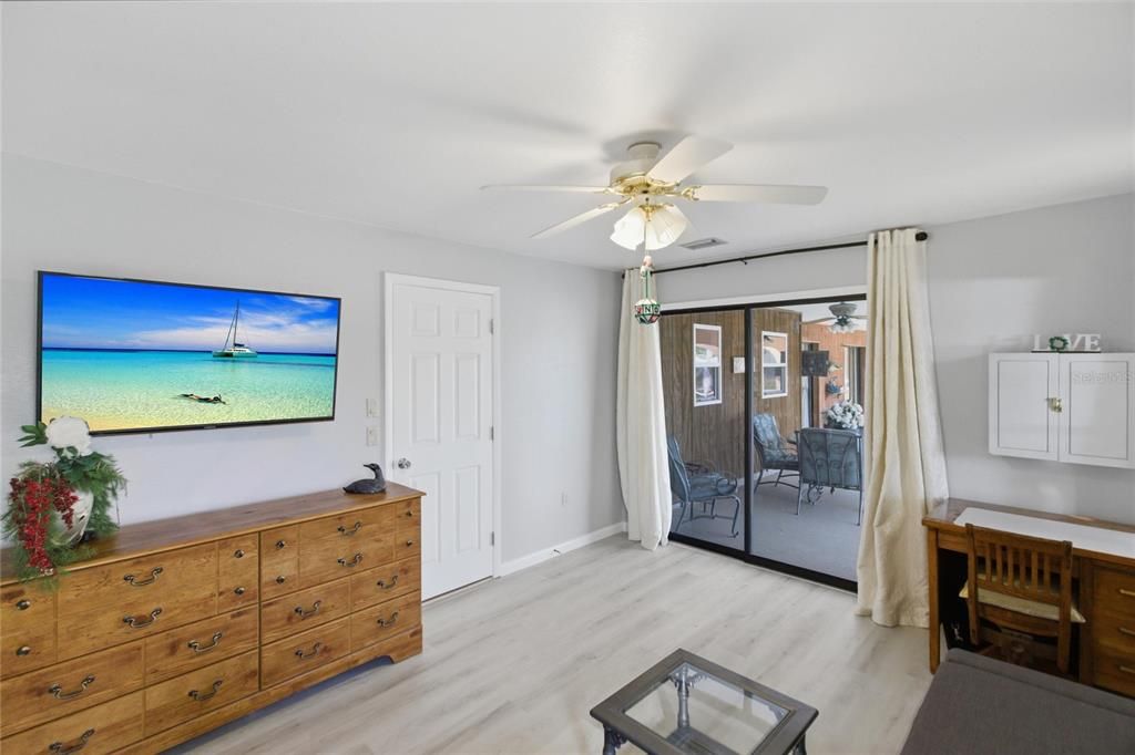 Active With Contract: $425,000 (3 beds, 2 baths, 1528 Square Feet)