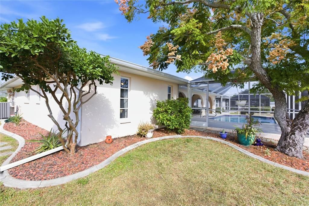 Active With Contract: $425,000 (3 beds, 2 baths, 1528 Square Feet)