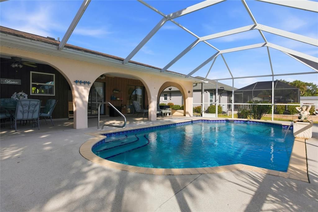 Active With Contract: $425,000 (3 beds, 2 baths, 1528 Square Feet)