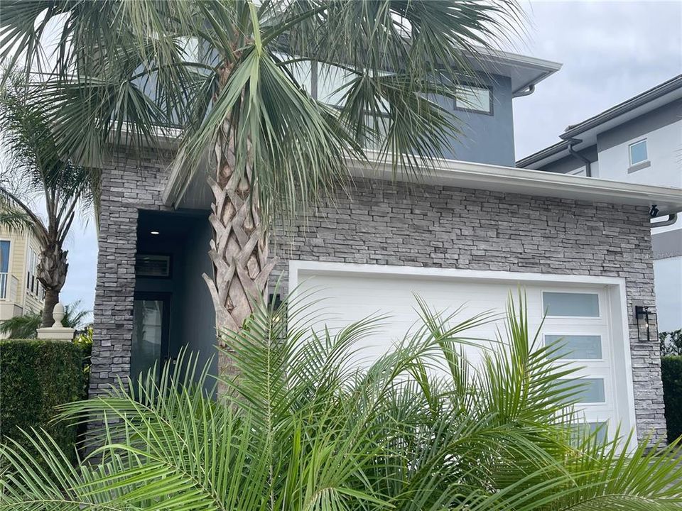 For Sale: $1,299,000 (6 beds, 6 baths, 3620 Square Feet)