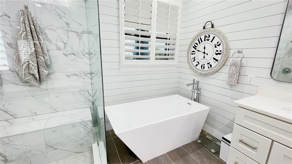 For Sale: $1,299,000 (6 beds, 6 baths, 3620 Square Feet)