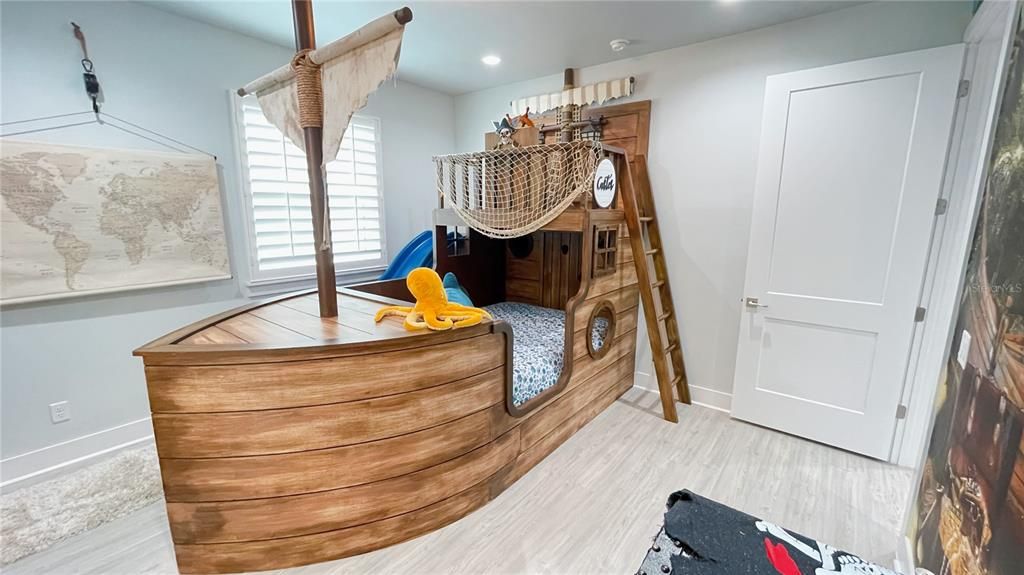 For Sale: $1,299,000 (6 beds, 6 baths, 3620 Square Feet)