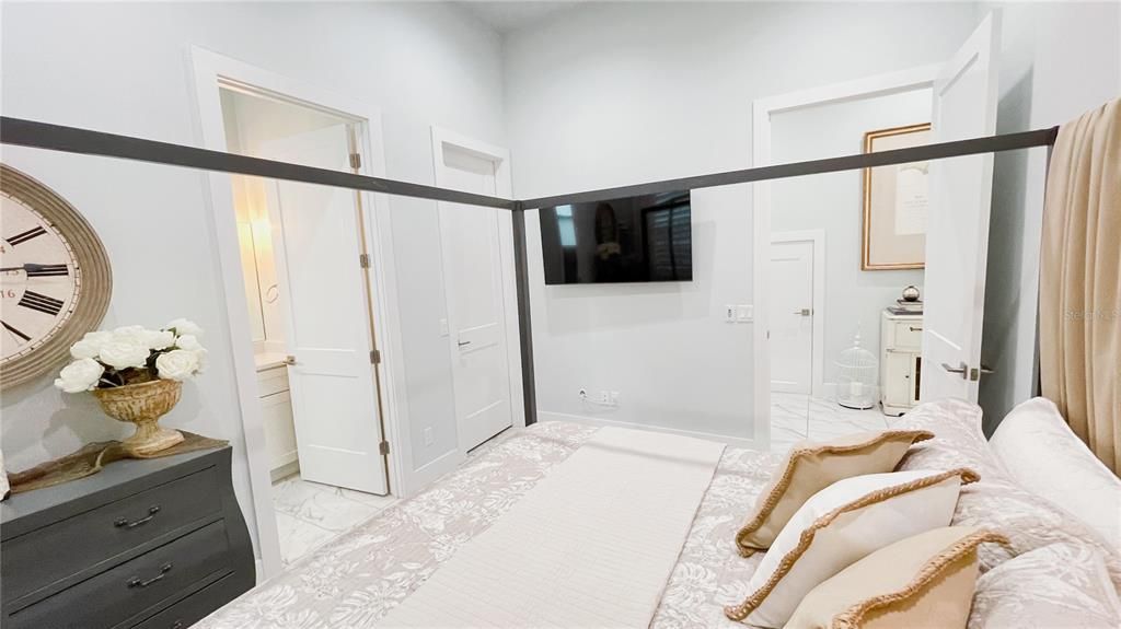 For Sale: $1,299,000 (6 beds, 6 baths, 3620 Square Feet)