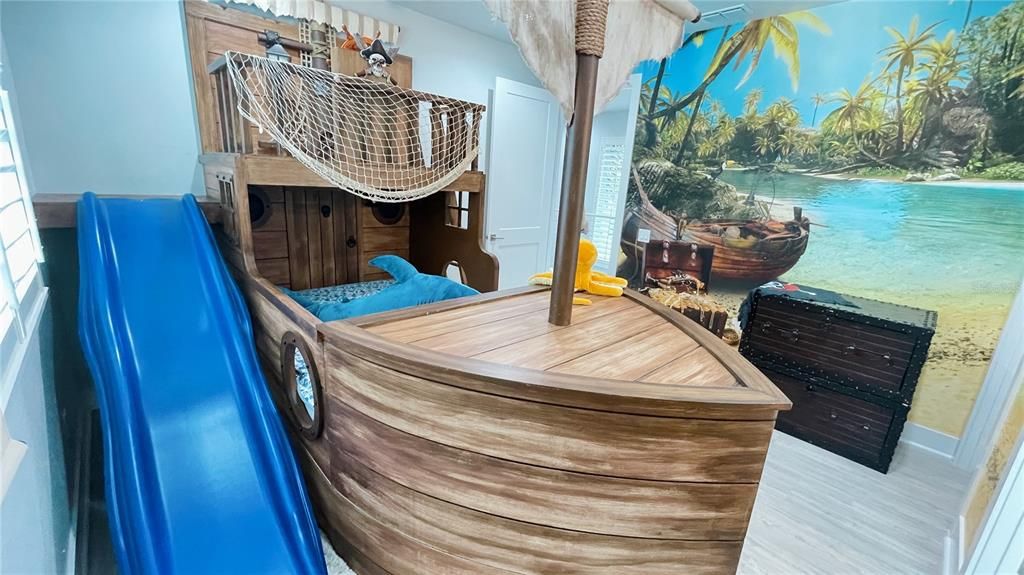 For Sale: $1,299,000 (6 beds, 6 baths, 3620 Square Feet)