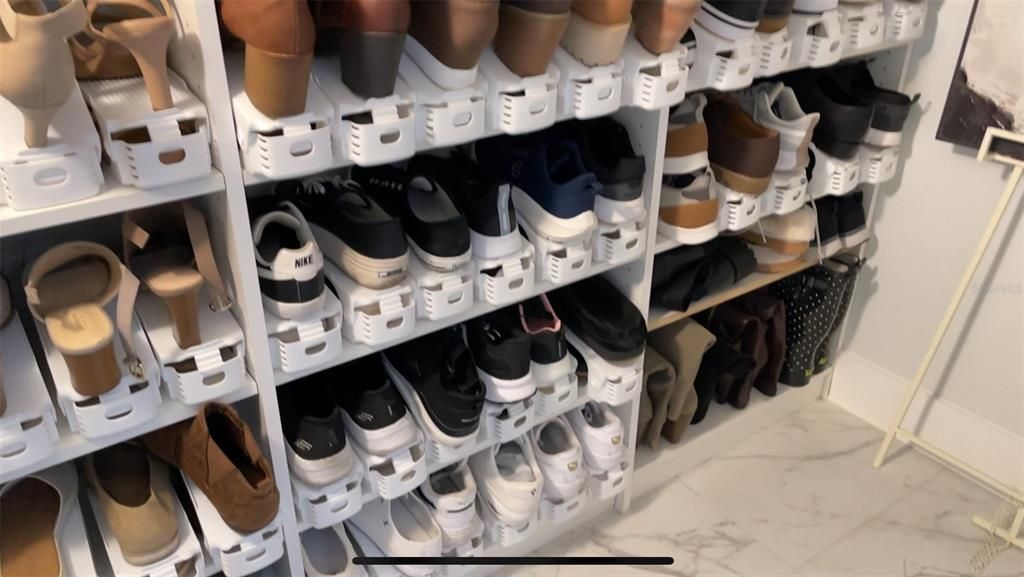 For Sale: $1,299,000 (6 beds, 6 baths, 3620 Square Feet)