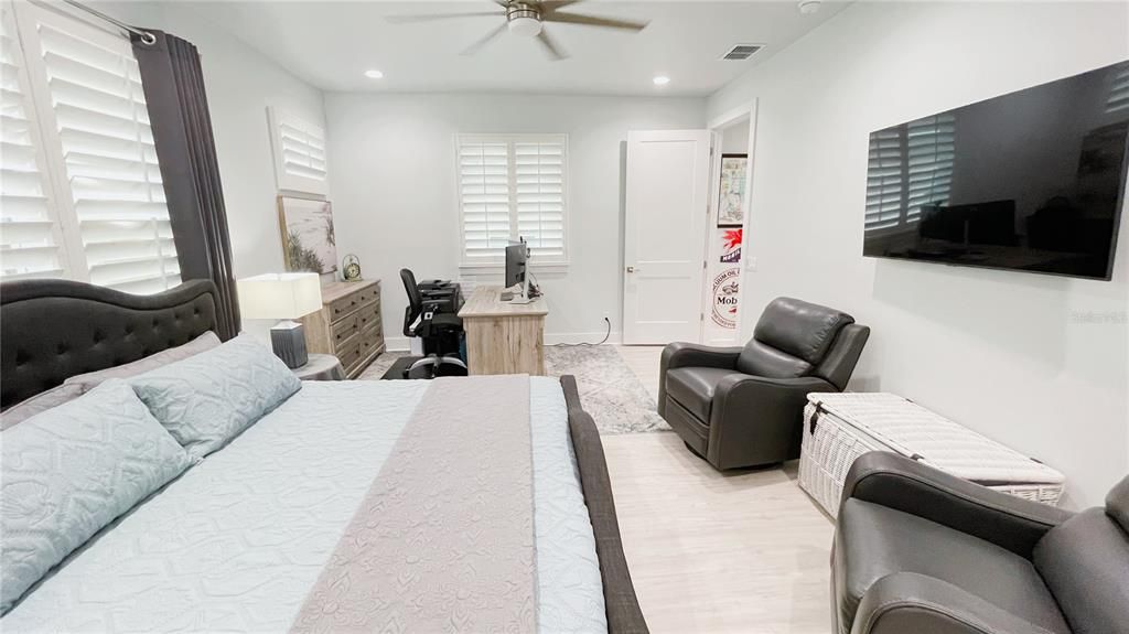 For Sale: $1,299,000 (6 beds, 6 baths, 3620 Square Feet)