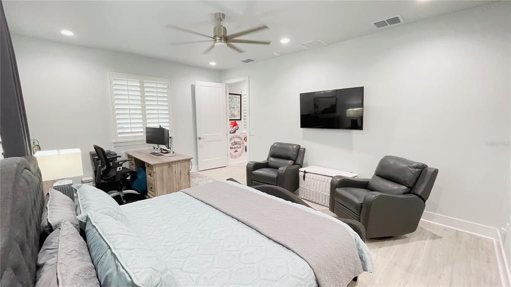 For Sale: $1,299,000 (6 beds, 6 baths, 3620 Square Feet)