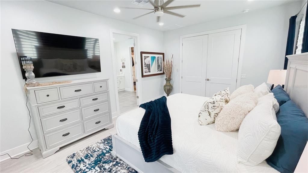 For Sale: $1,299,000 (6 beds, 6 baths, 3620 Square Feet)