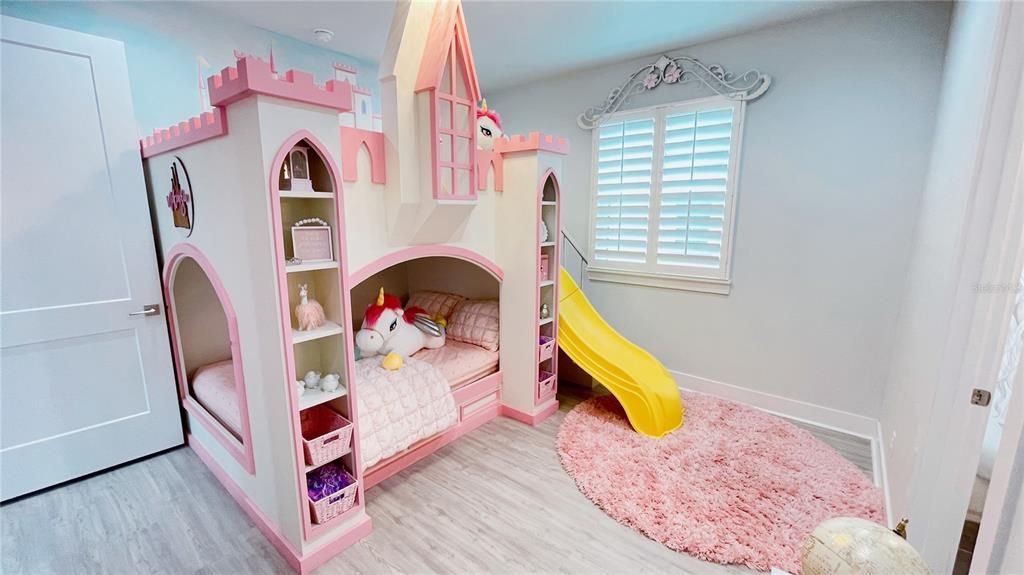 For Sale: $1,299,000 (6 beds, 6 baths, 3620 Square Feet)