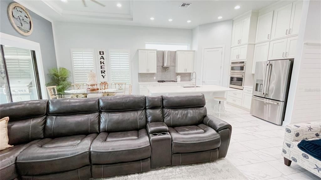 For Sale: $1,299,000 (6 beds, 6 baths, 3620 Square Feet)